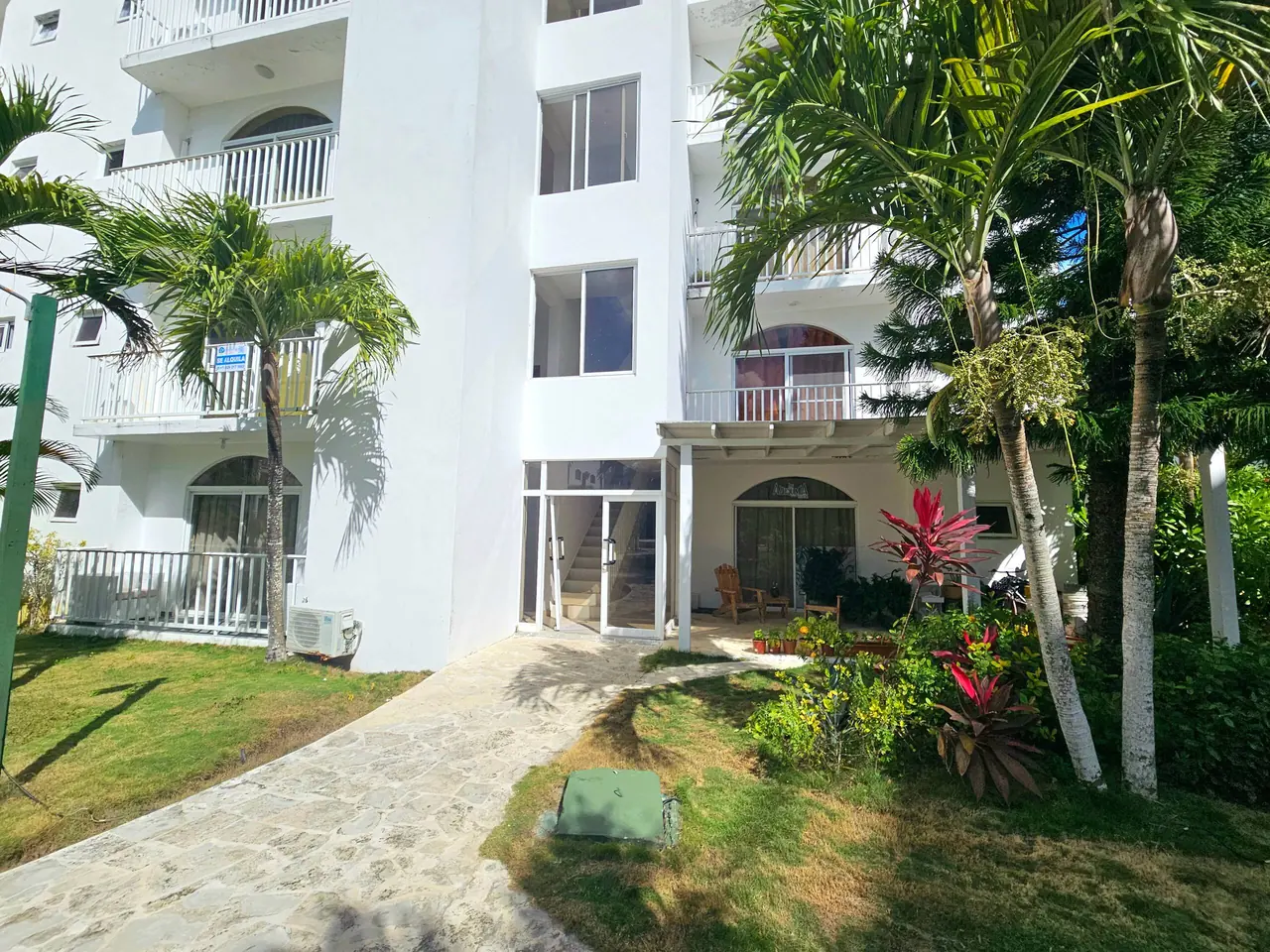 Alma, solo adultos: Exterior