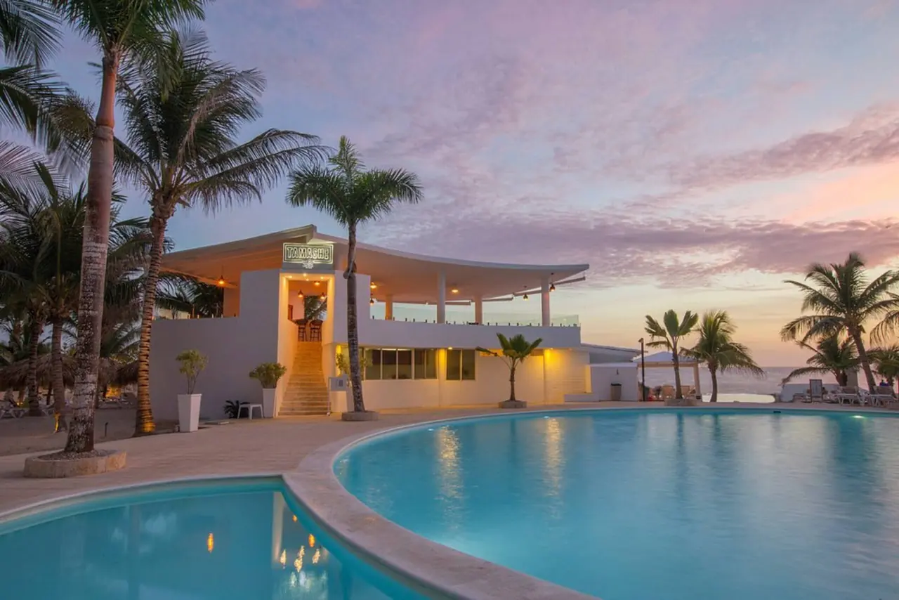Alma, solo adultos: Piscina