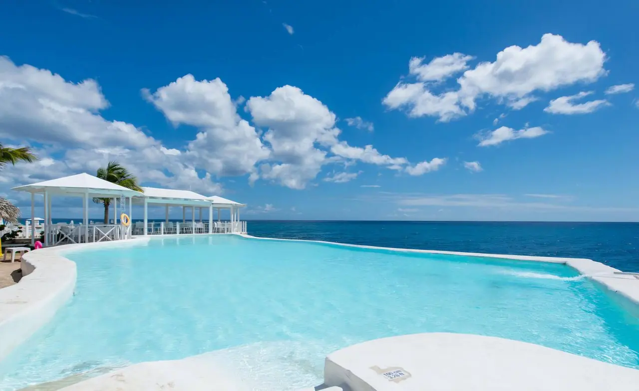Alma, solo adultos: Piscina