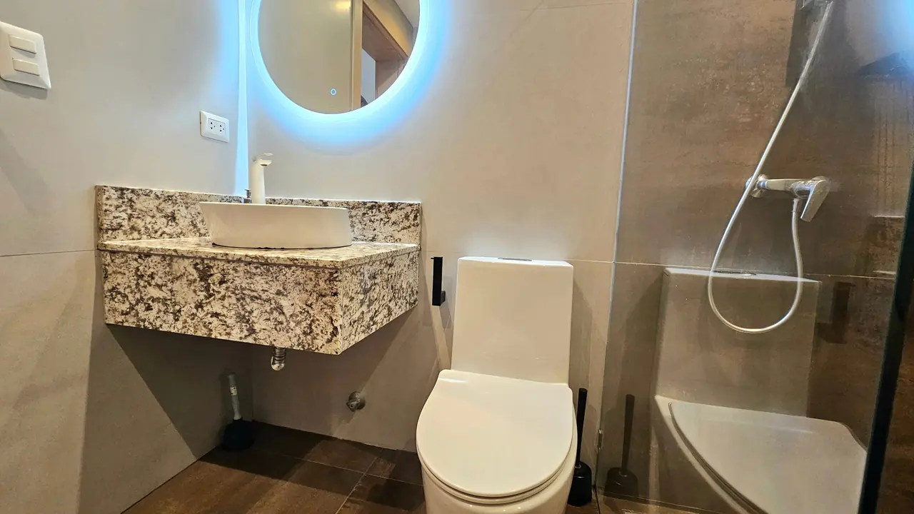 Cadaqués, vista al mar: Baños