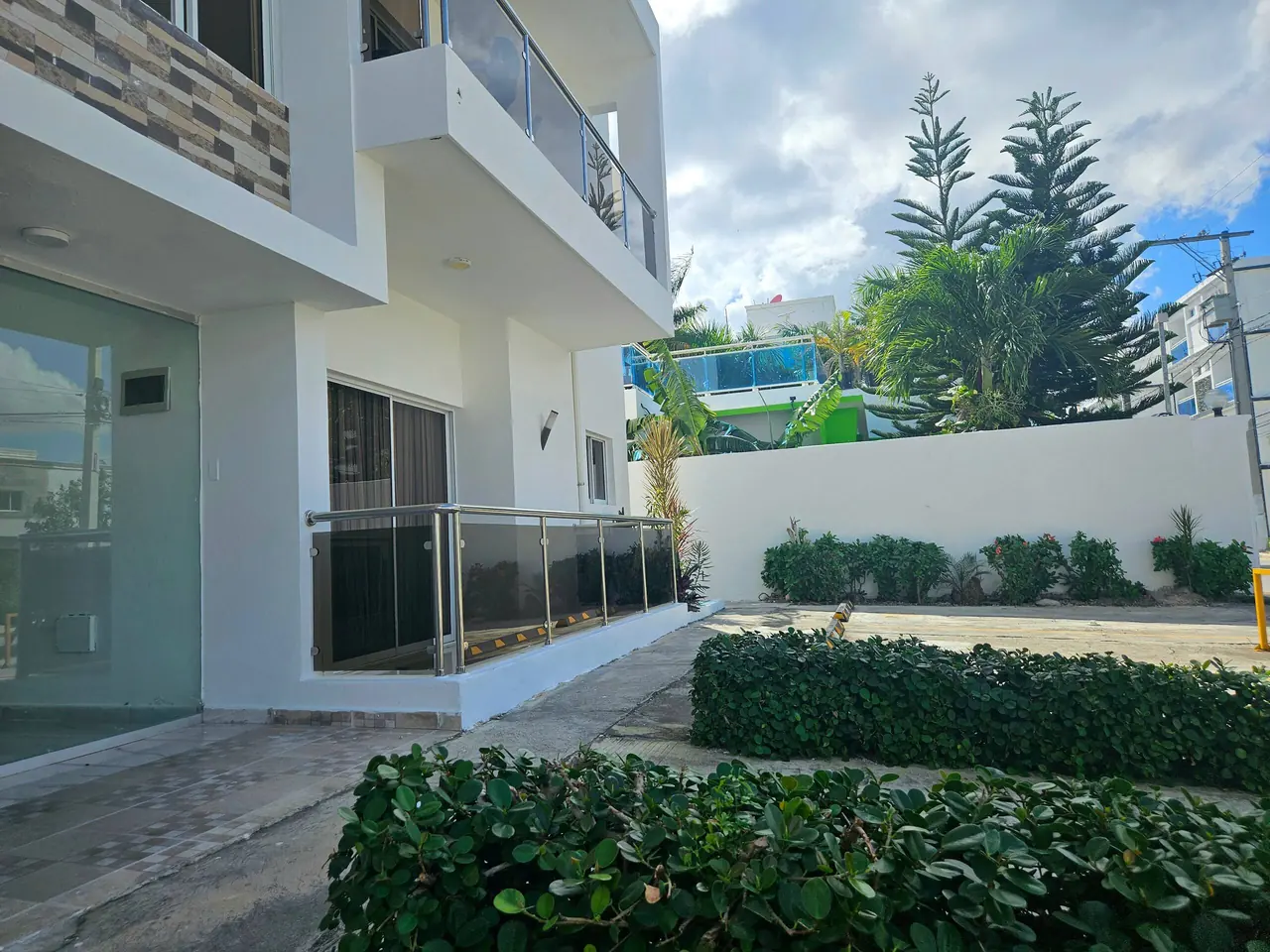 Chelsie: Exterior