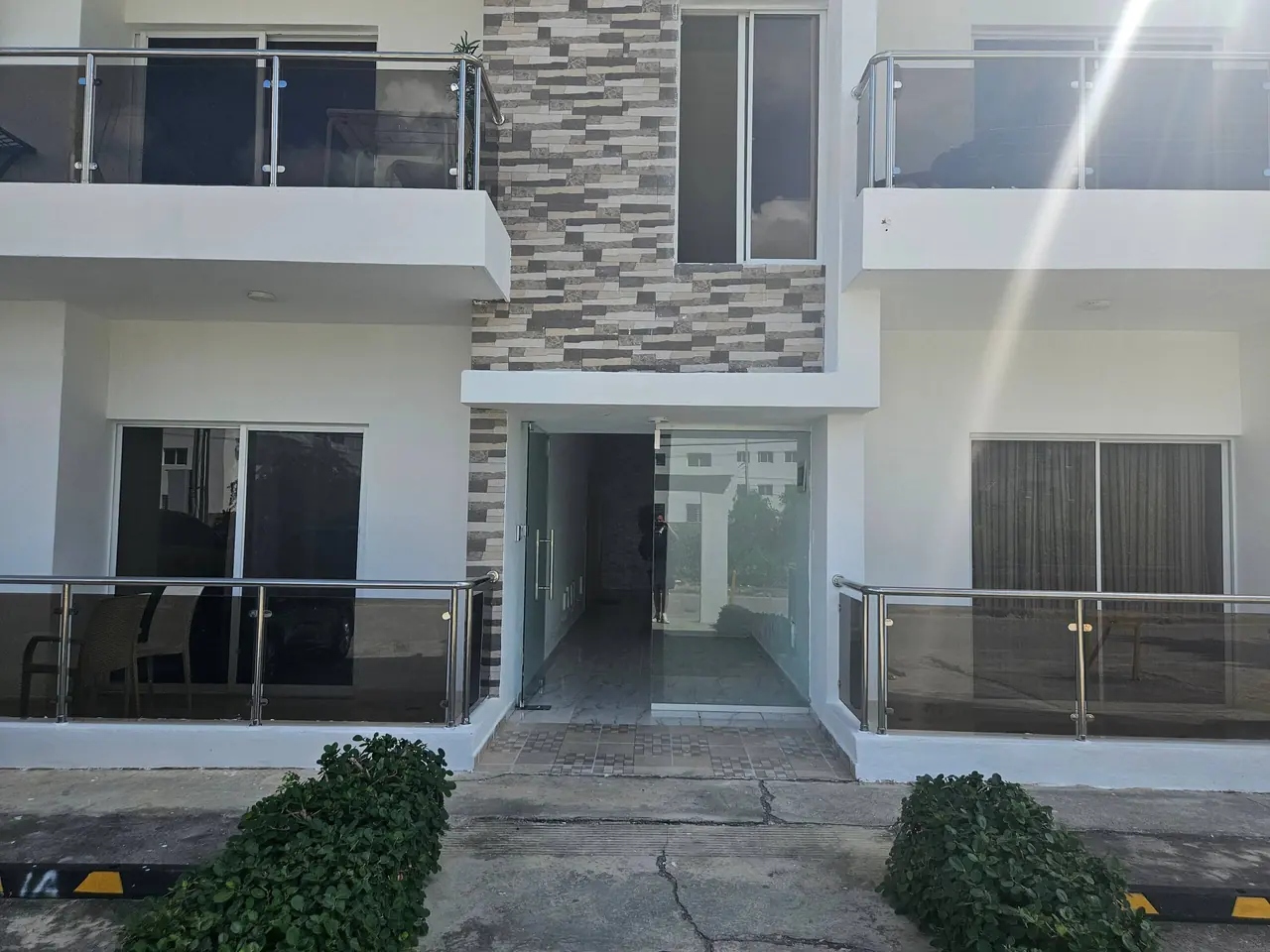 Chelsie: Exterior