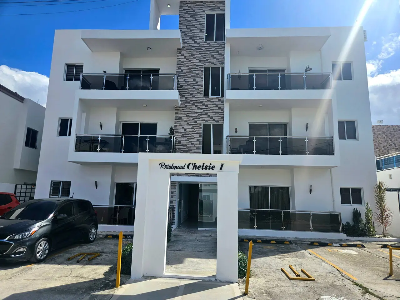 Chelsie: Exterior