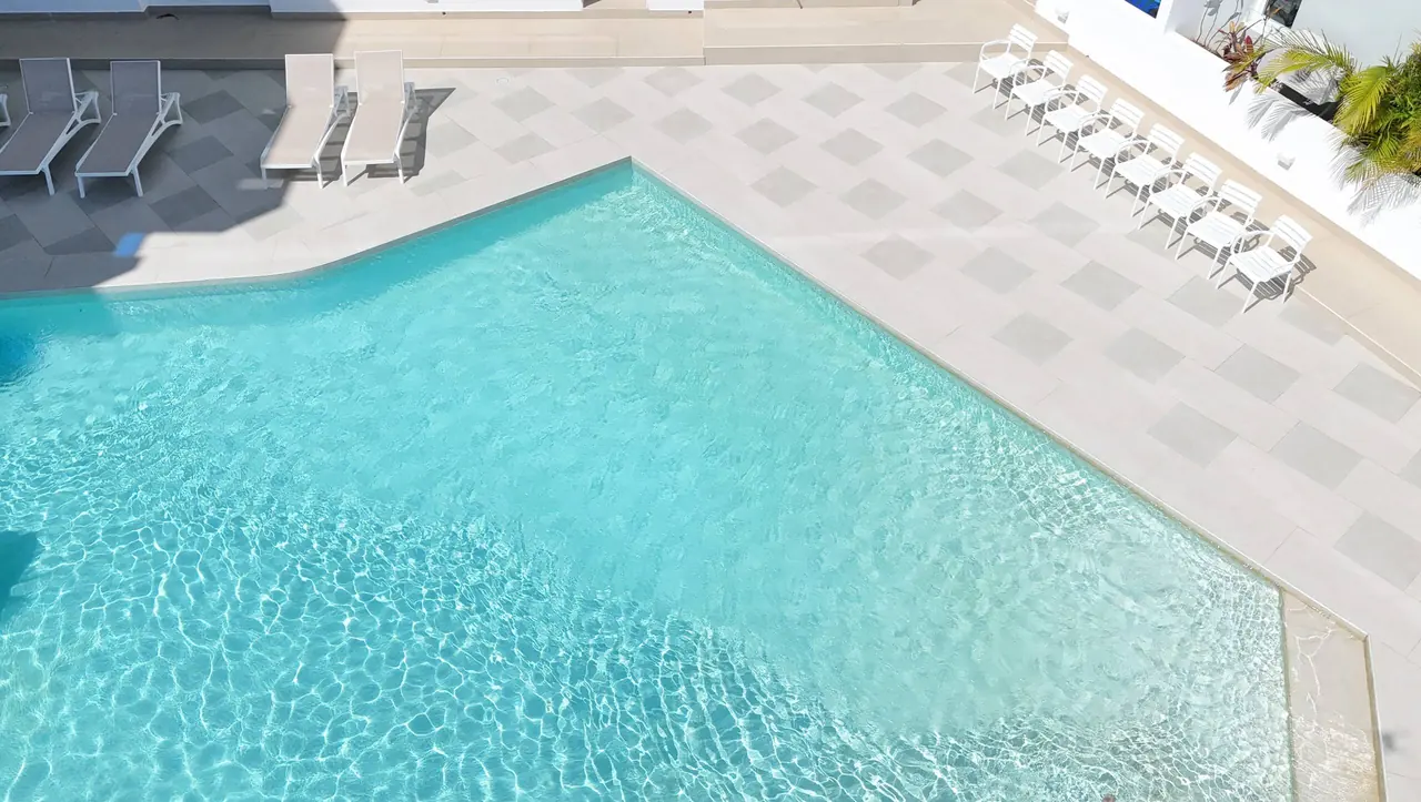 Dos suites: Piscina