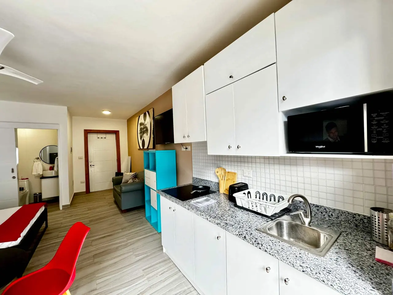 Estudio con piscina y gimnasio: Cocina