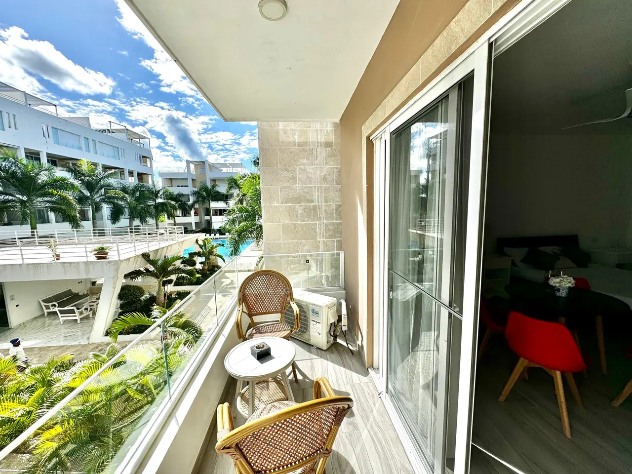 Estudio con piscina y gimnasio: Exterior