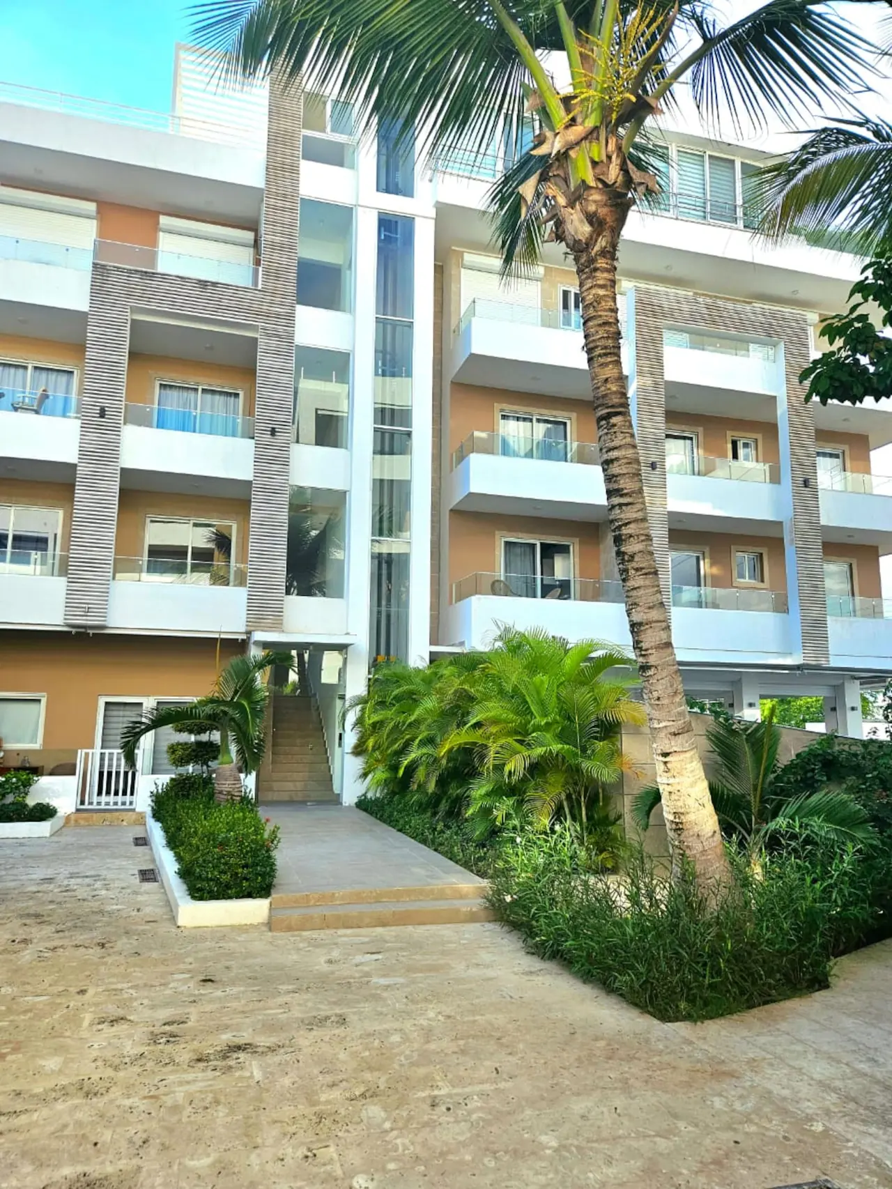 Estudio con piscina y gimnasio: Exterior