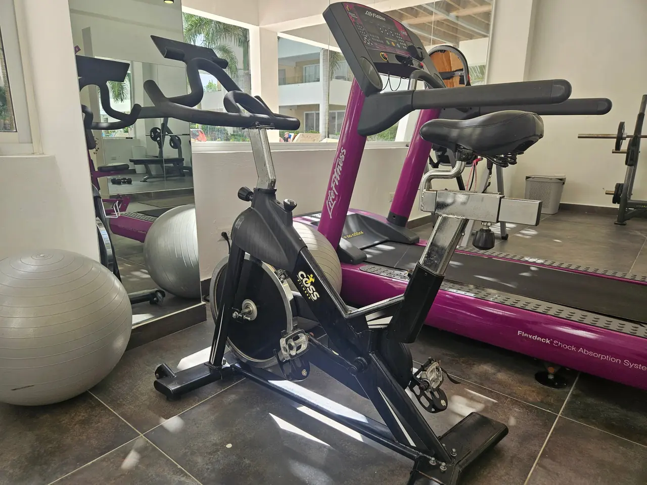 Estudio con piscina y gimnasio: Más fotos