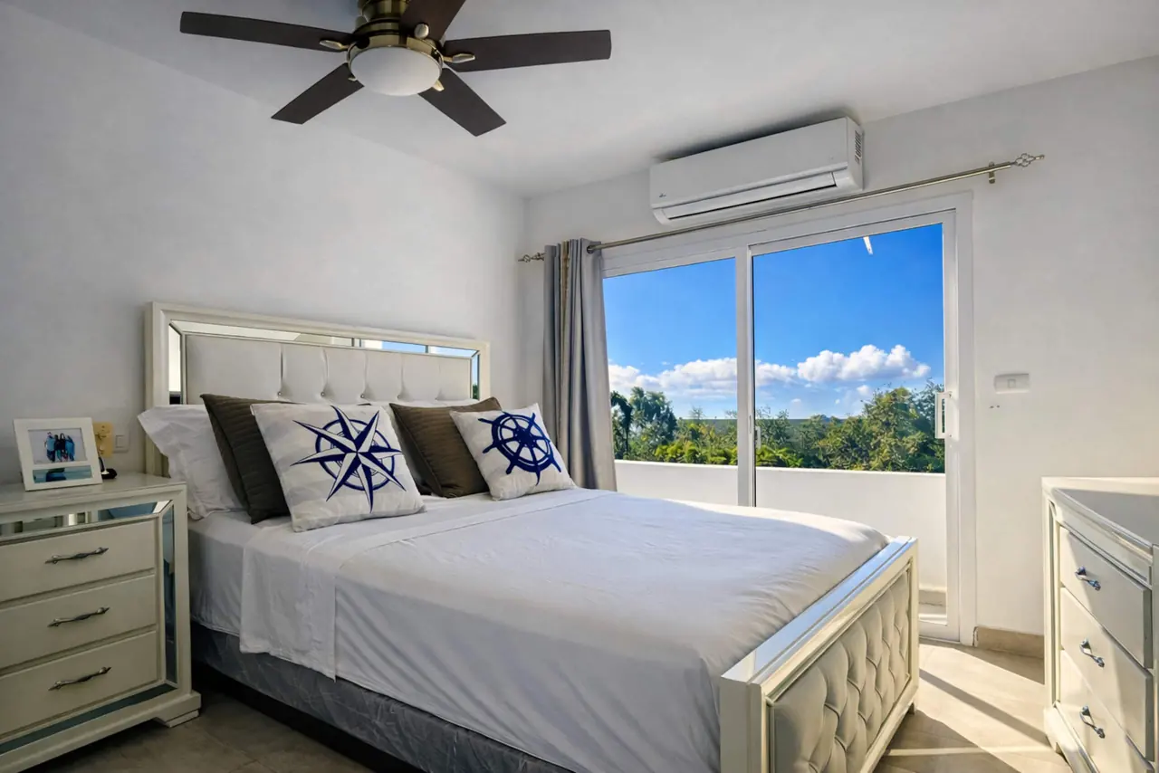 Villa con piscina privada: Dormitorios