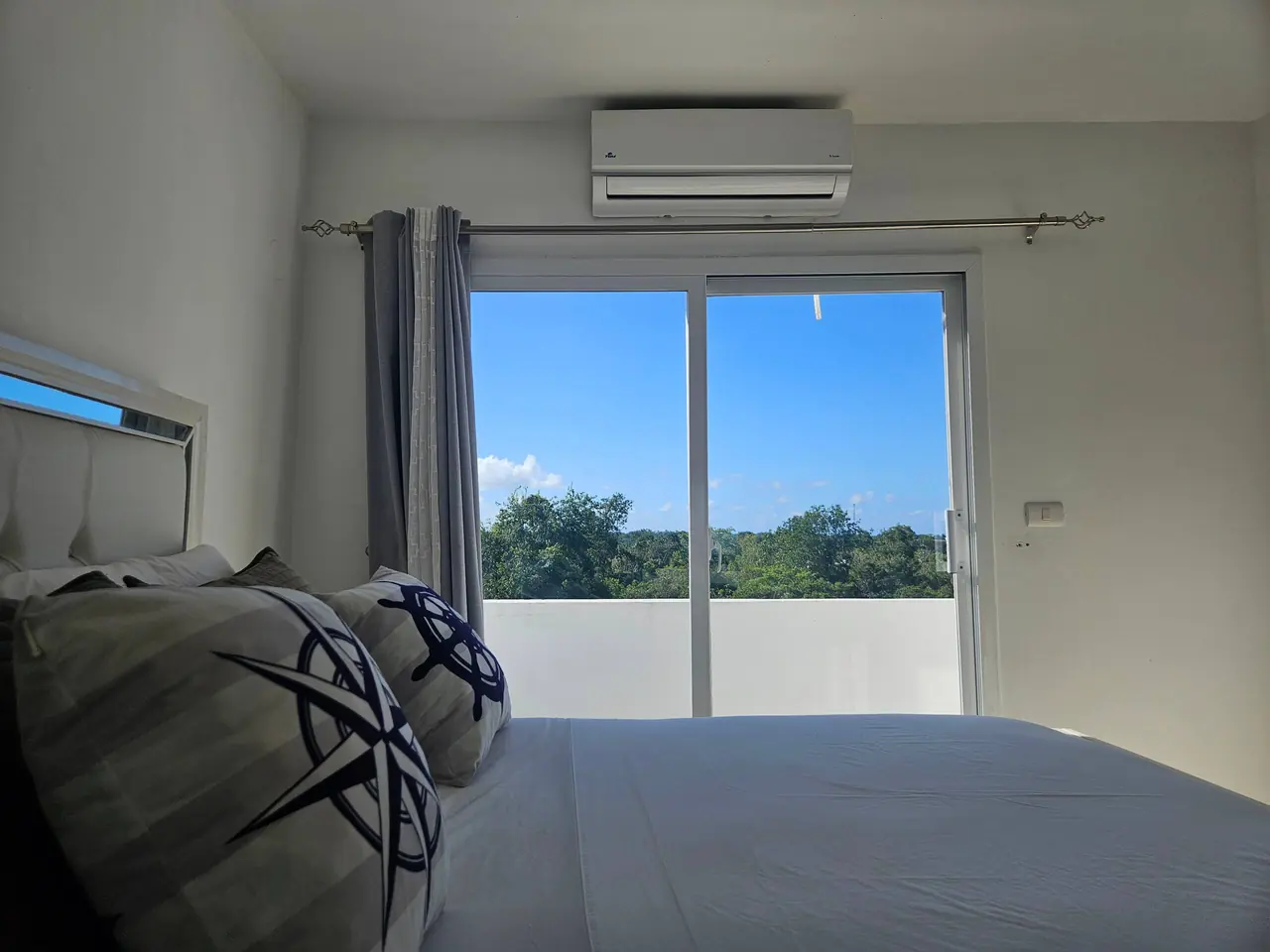 Villa con piscina privada: Dormitorios