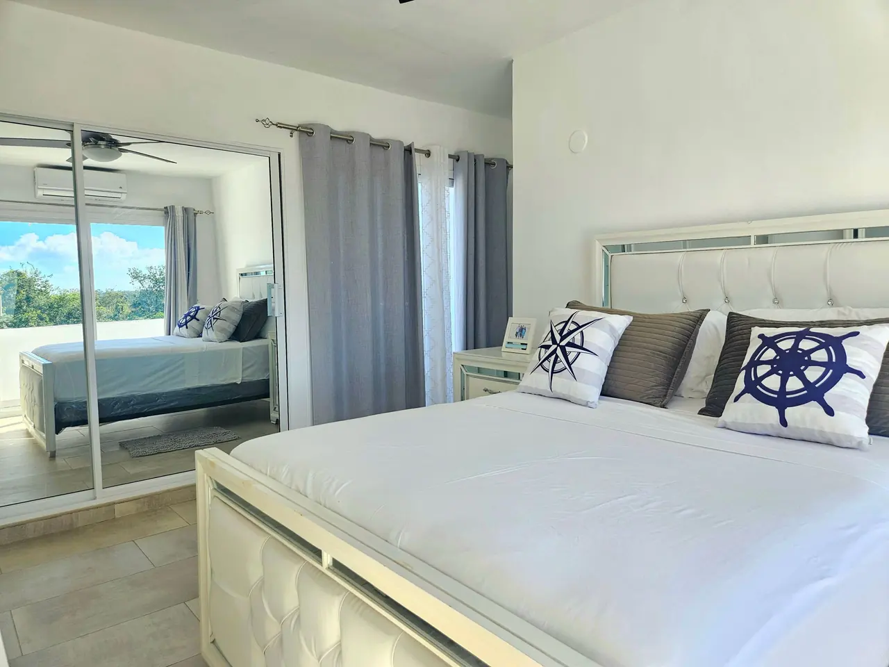 Villa con piscina privada: Dormitorios