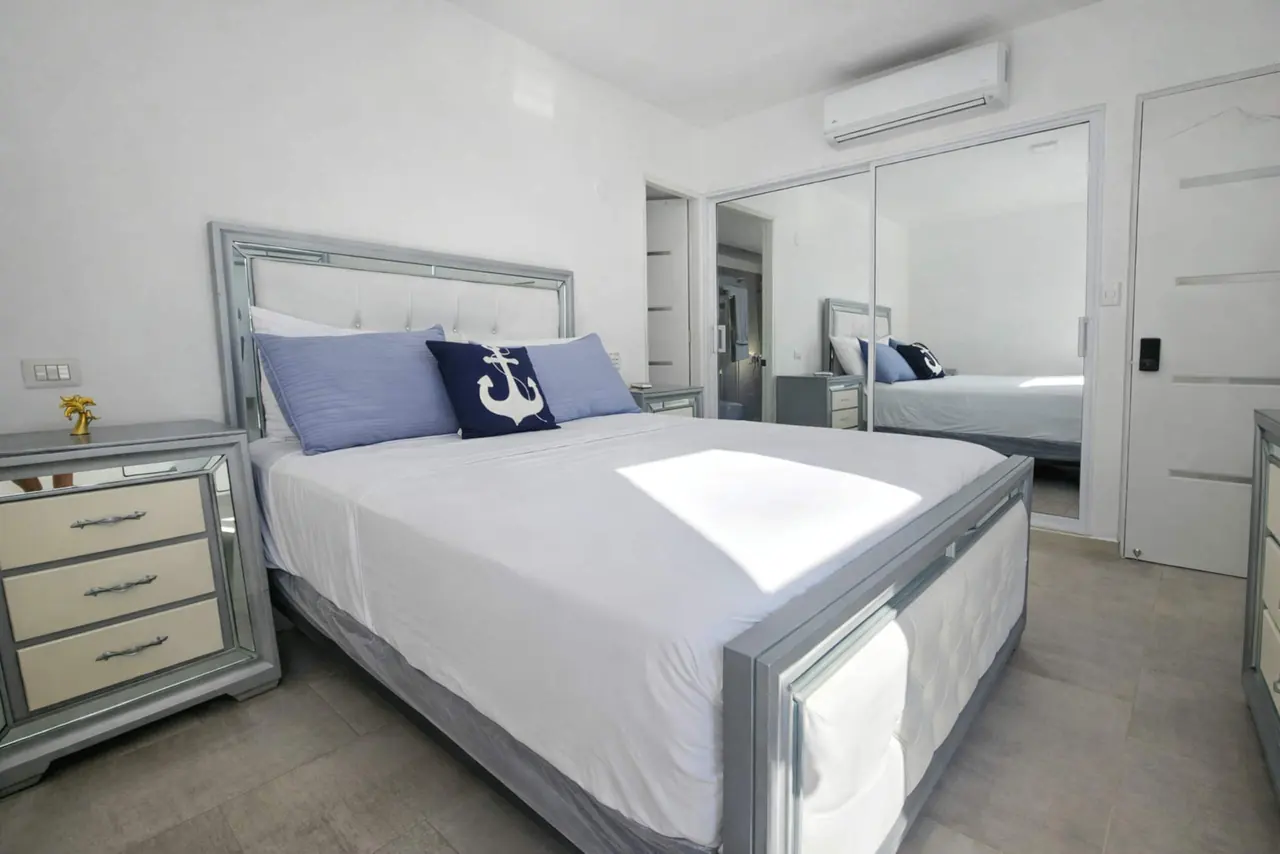 Villa con piscina privada: Dormitorios
