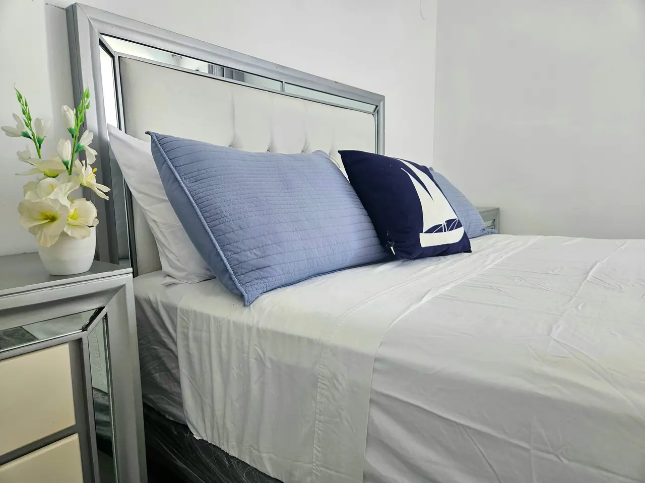 Villa con piscina privada: Dormitorios