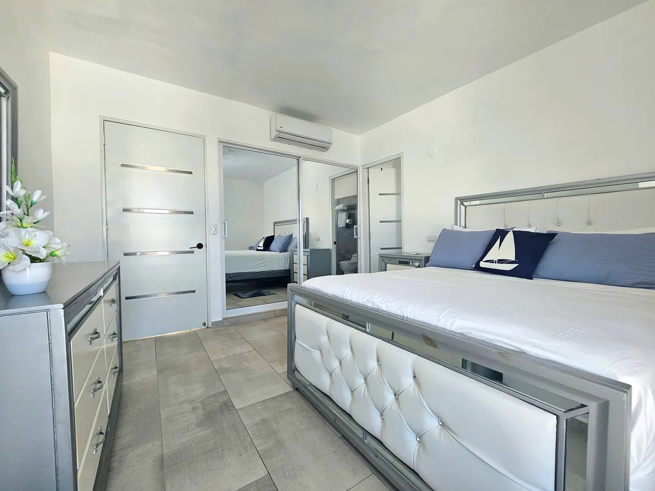 Villa con piscina privada: Dormitorios