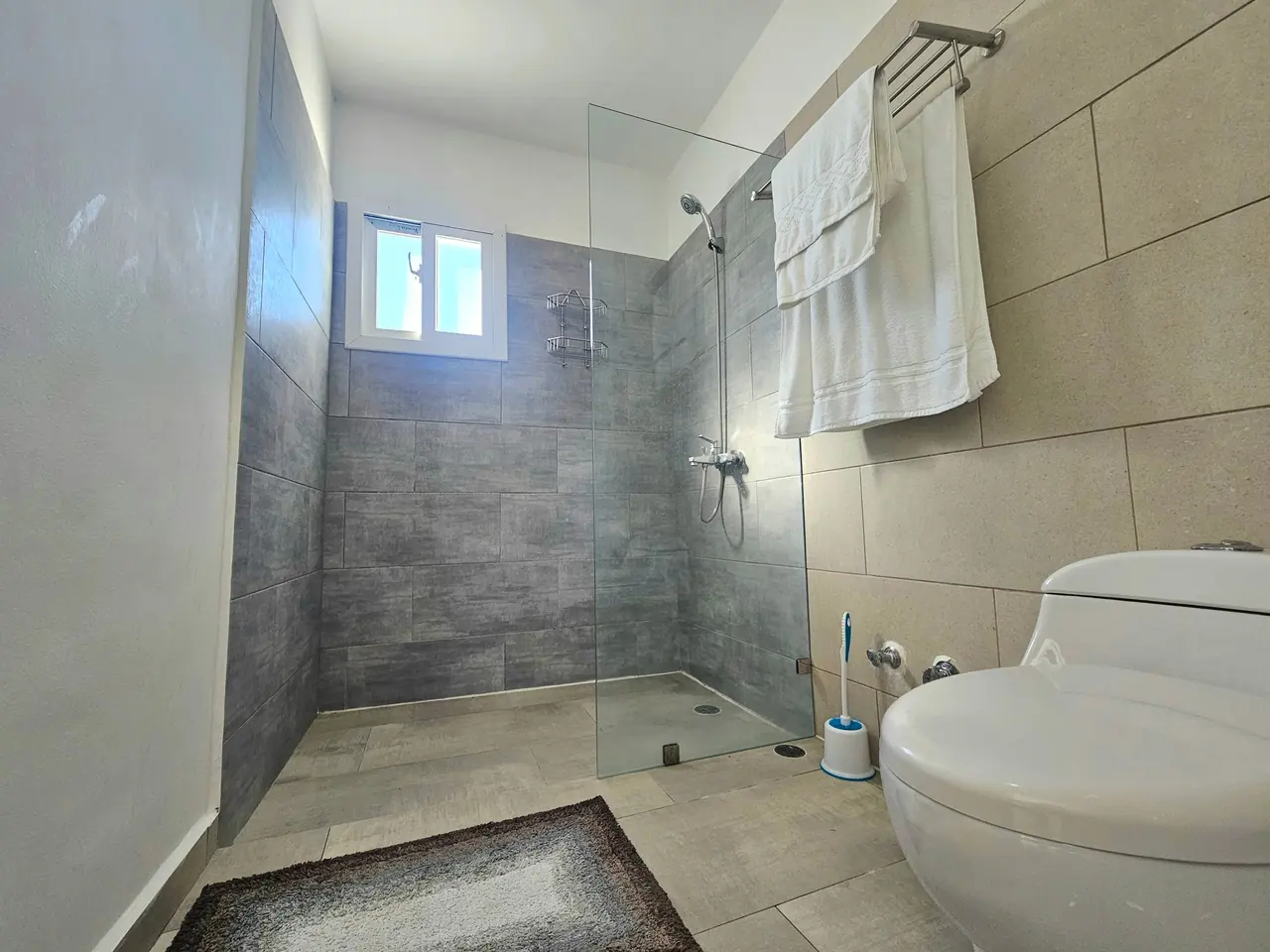 Villa con piscina privada: Baños