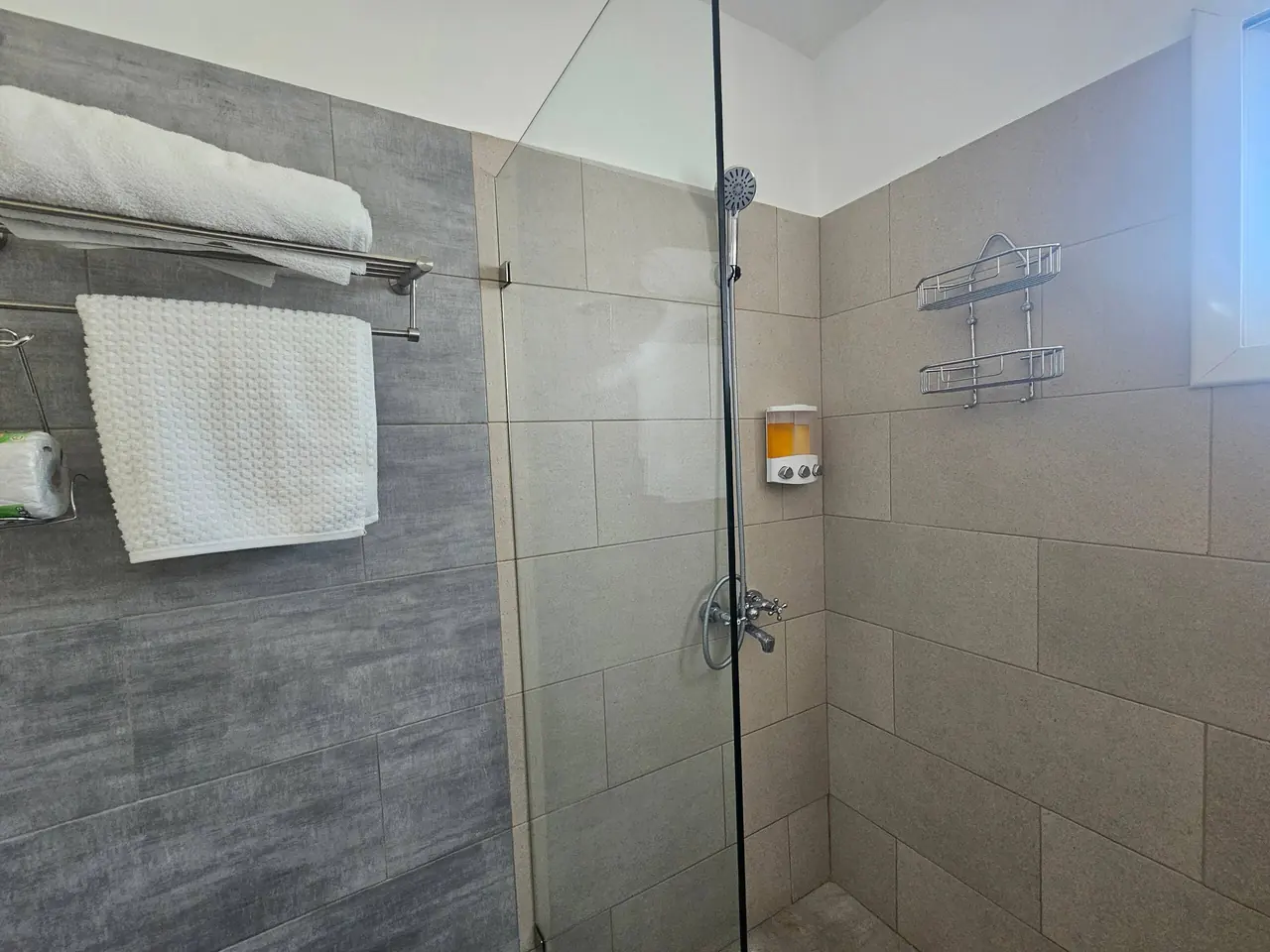 Villa con piscina privada: Baños