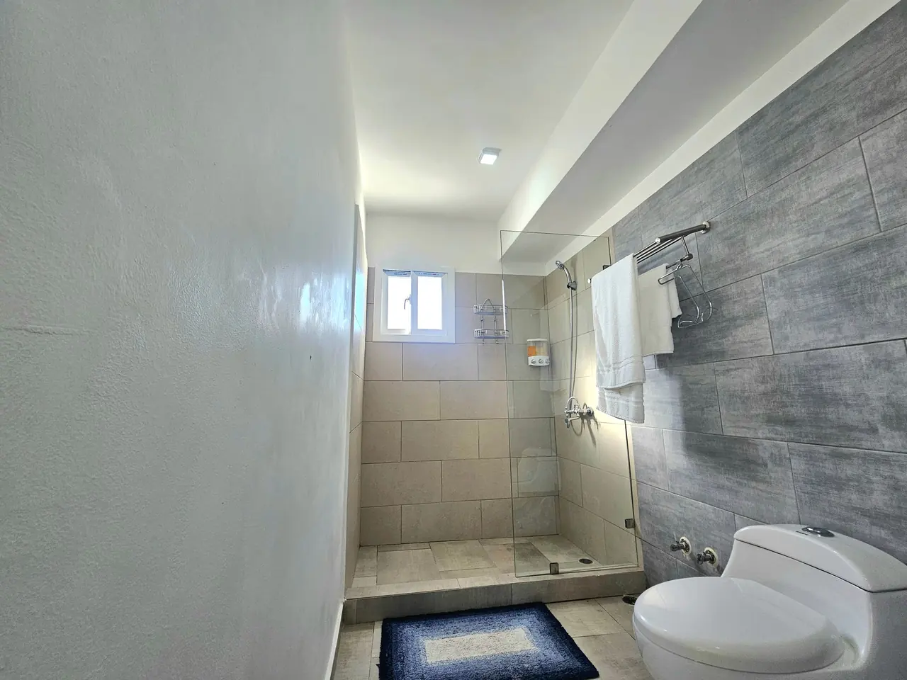 Villa con piscina privada: Baños
