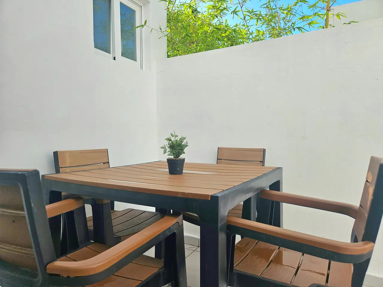 Villa con piscina privada: Balcón